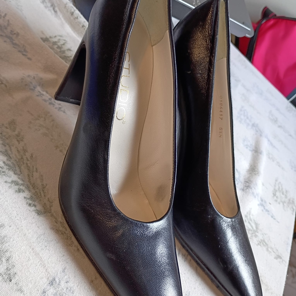 Delman Black Heels Elegant Design